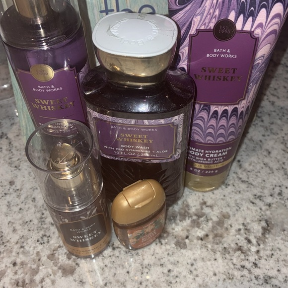 Bath and Bodyworks Sweet Whiskey Gift Set Combo - Picture 4 of 4